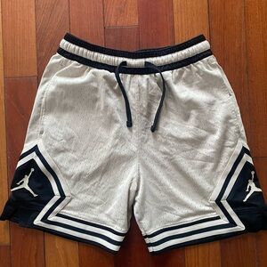 Nike Air Jordan Jumpman Diamond Men's beige and Black Shorts size small